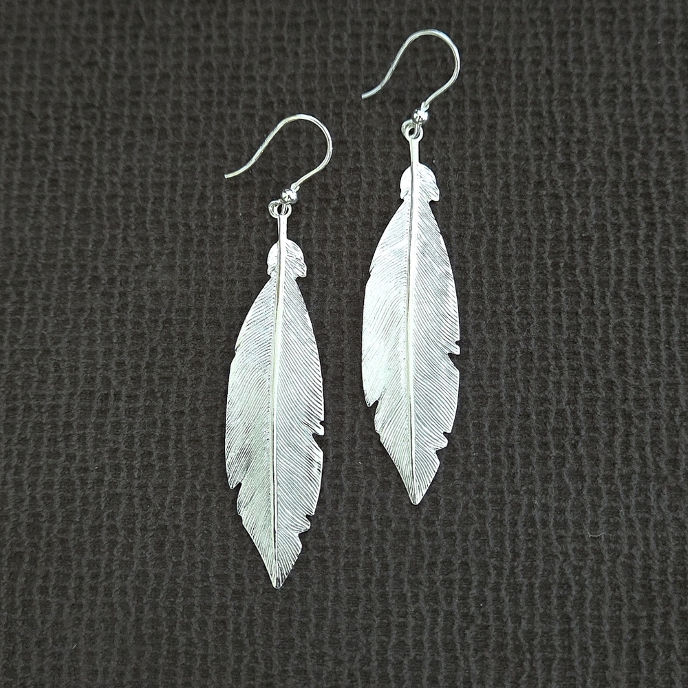 Mia Fiore Textured Silver🤍 Feather🪶 Earrings - Picture 12 of 16
